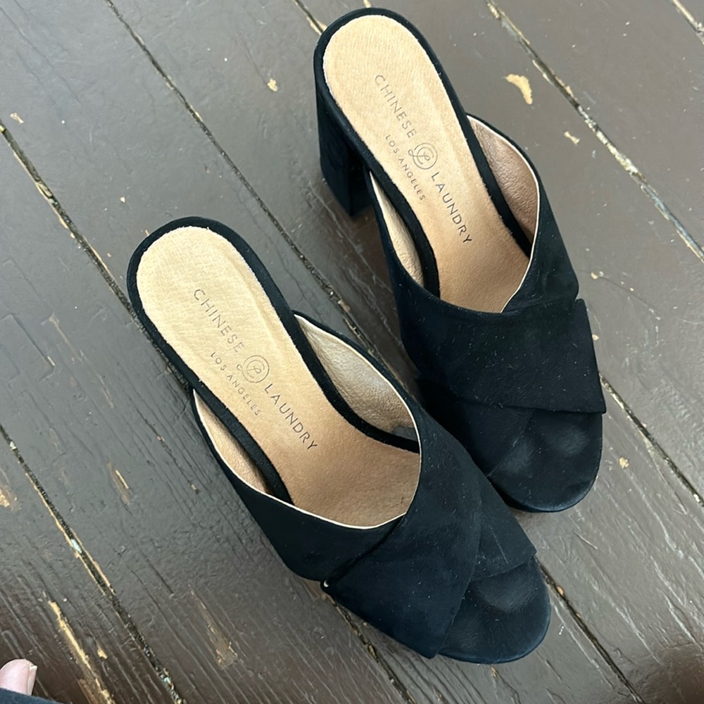Chinese Laundry Bulky Heel Size 6